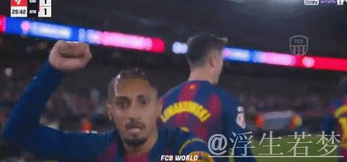 巴萨9000万巨星救主:单刀打空门 亲吻队徽!4万人鼓掌致敬 巴萨9000万巨星救主:单刀打空门 亲吻队徽!4万人鼓掌致敬