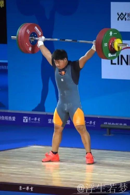 潘云华勇夺全国举重冠军赛三金